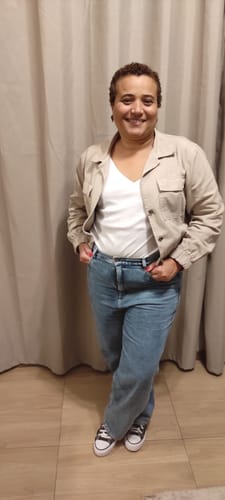 Emilia B. review of Calça Jeans Reta Araçá Azul Médio image 1 out of 1