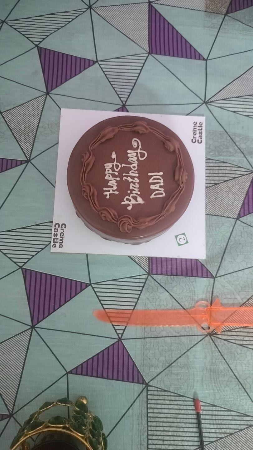 Customer photo review of Classical Dairy Milk Cake