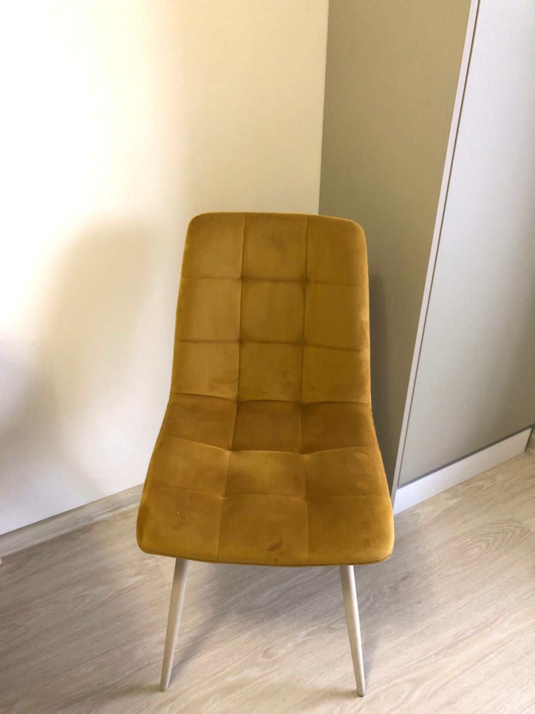 Customer photo review of Scaun tapitat MILA, galben/negru, stofa catifelata/metal, 45x41x86 cm