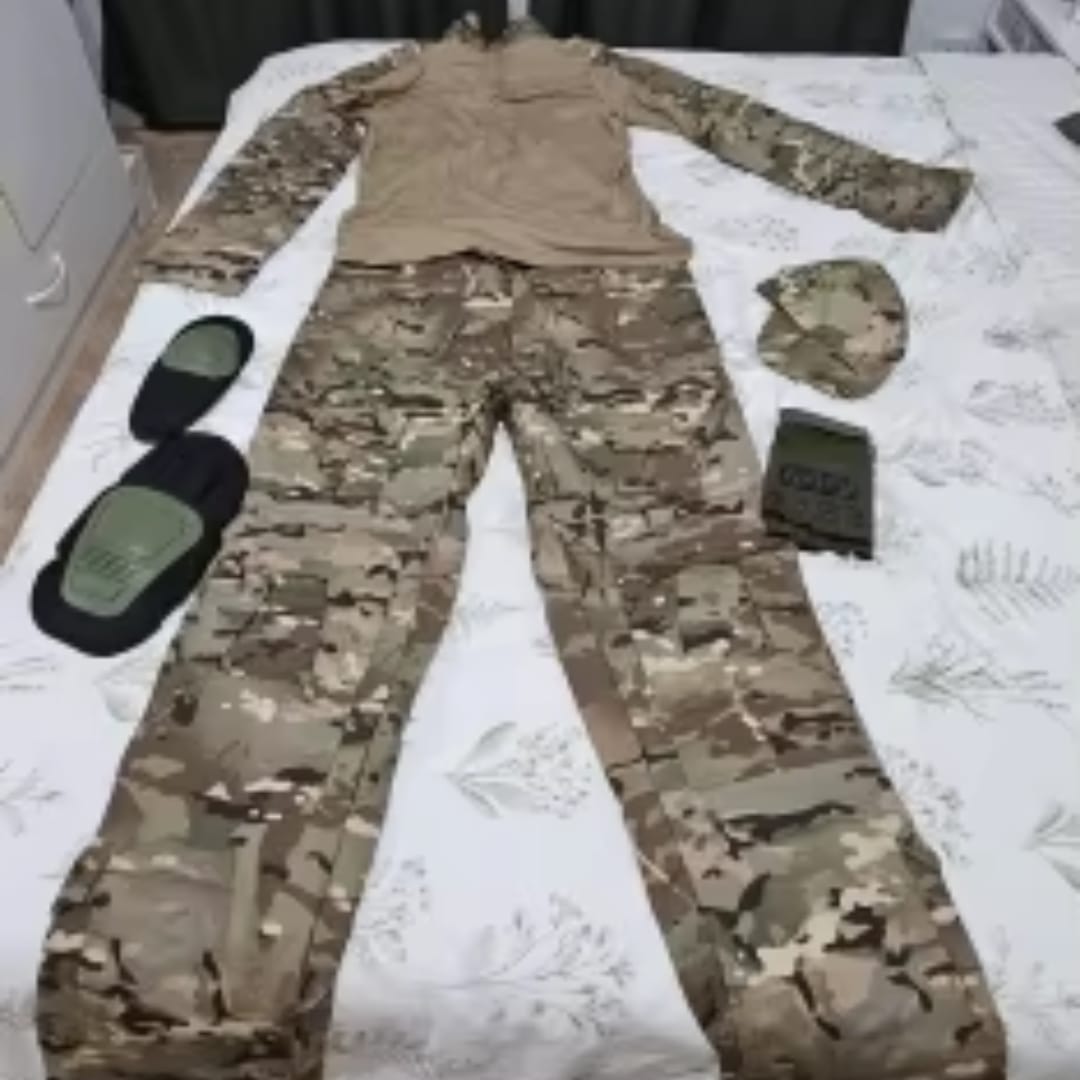 Customer photo review of Zweiteiliges Herren Militär Outfit – Logan