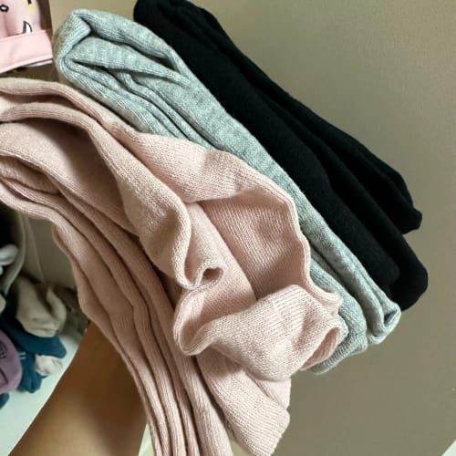 Customer photo review of 4 Pairs Solid Tights