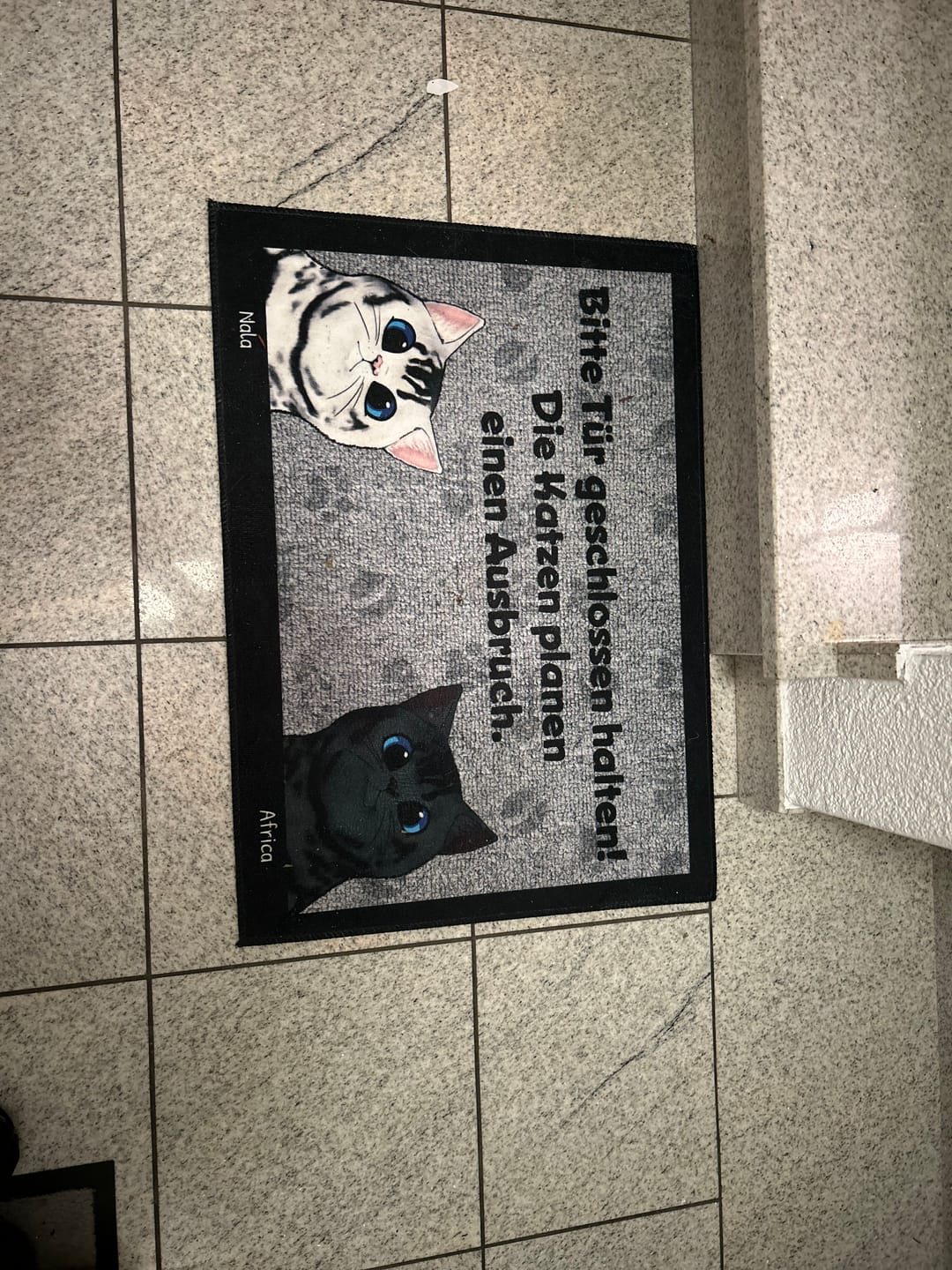 Customer photo review of Katzen planen einen Ausbruch - Individuelle Fußmatte