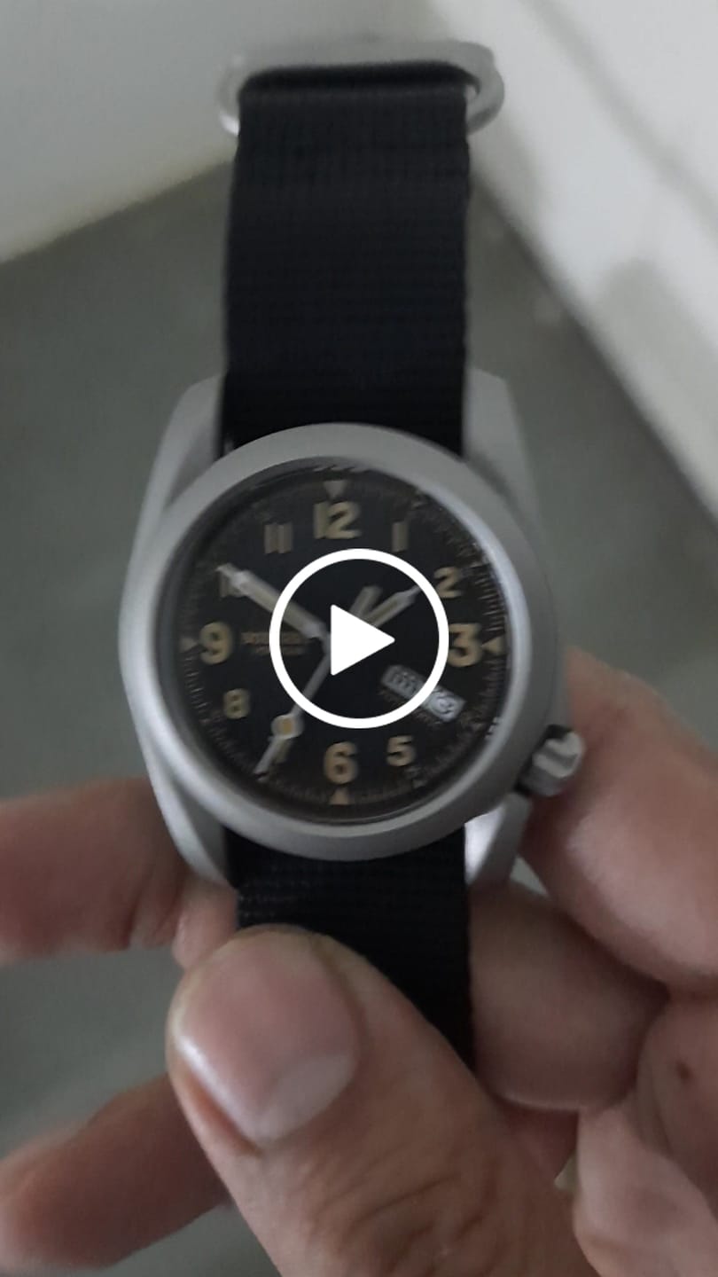 Customer video review of VOYAGER - 100M Waterproof Titanium Automatic Field Watch | Volcanic Gray-bracelet