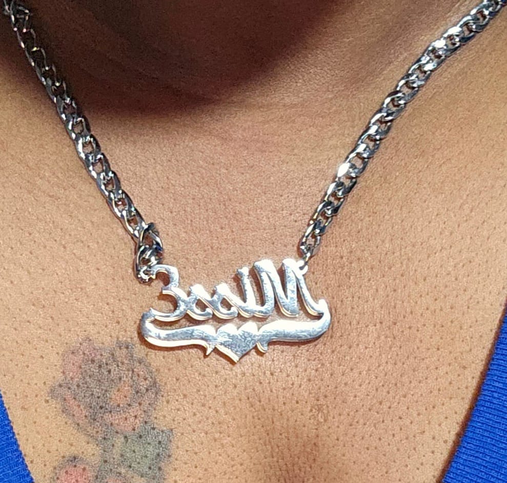 Customer photo review of Classic Heart Bar 3D Plated Name Necklace