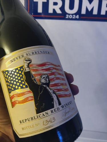 Customer photo review of 'Never Surrender' 2014 Vintage Pinot Noir