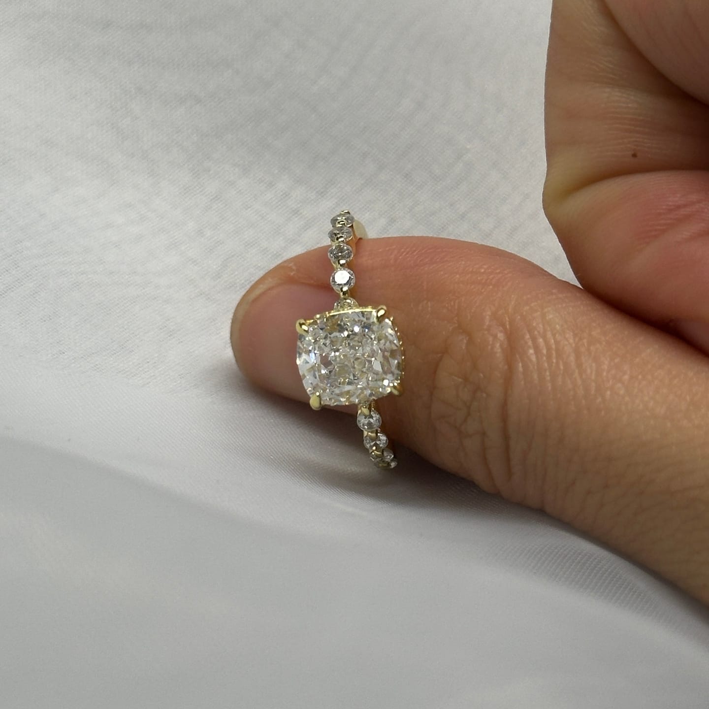 Customer photo review of Louily Exquisite 2.0 Carat Cushion Cut Engagement Ring