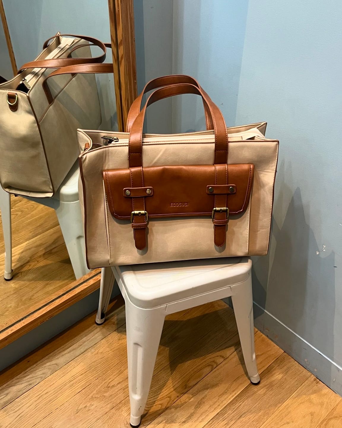 Customer photo review of Olivia's Classic PU Leather Handbag for 15.6-Inch Laptop Tote