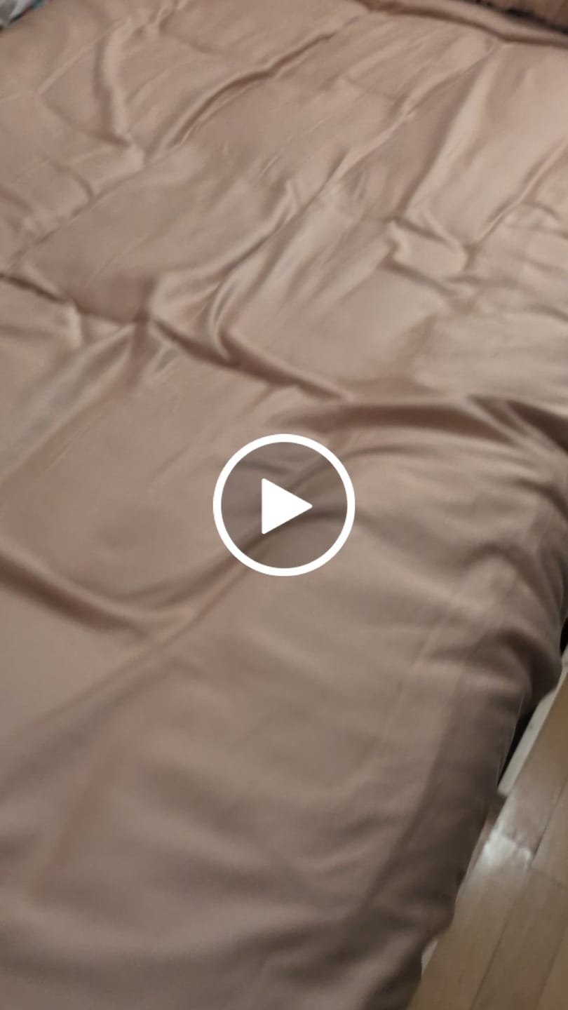 Customer video review of CloudTopper™ Deep-Fitted Sheet