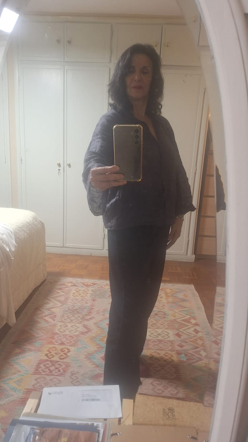 Customer photo review of Women Vintage Autumn Pure Color Stitching O-Neck Ramie Shirt