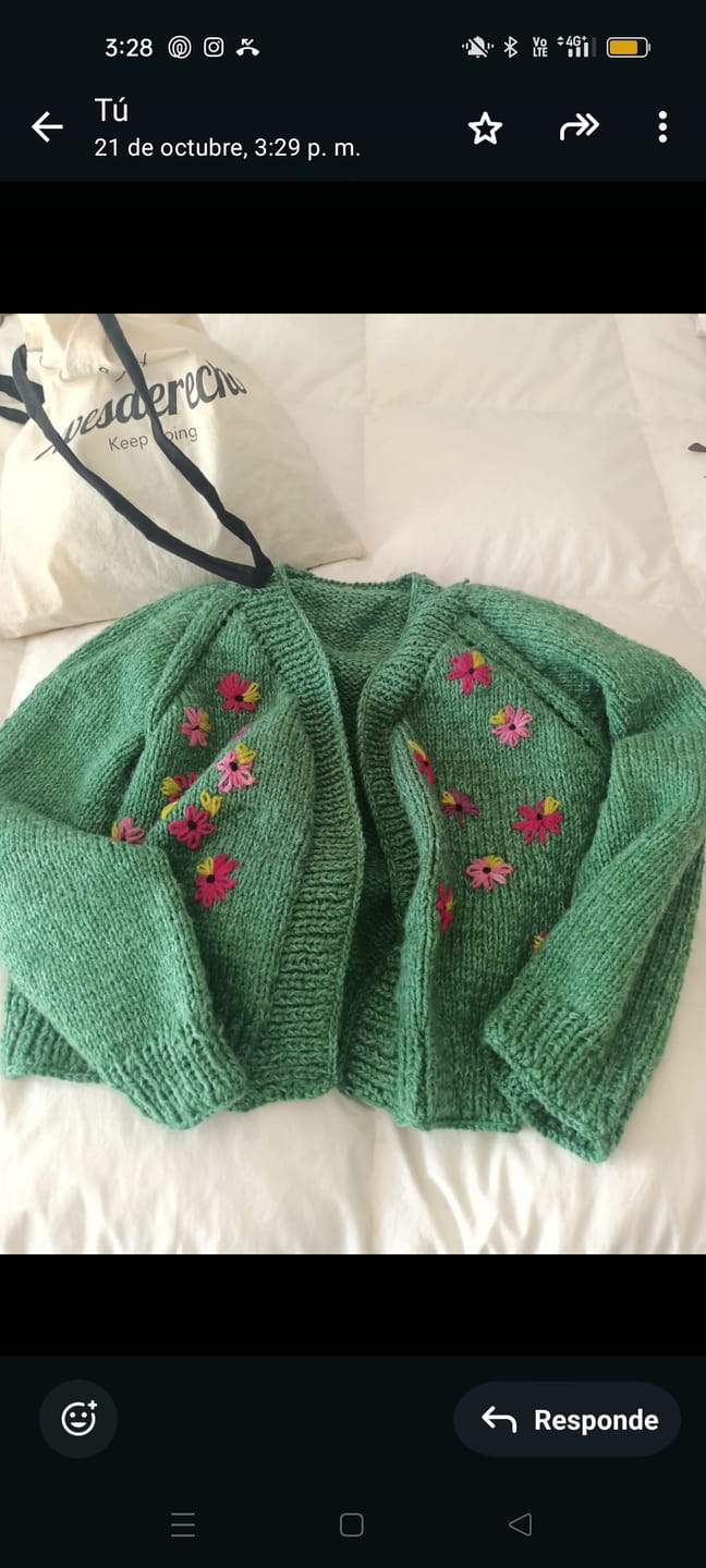 Customer photo review of Clase Sweater Dalias | Adulto
