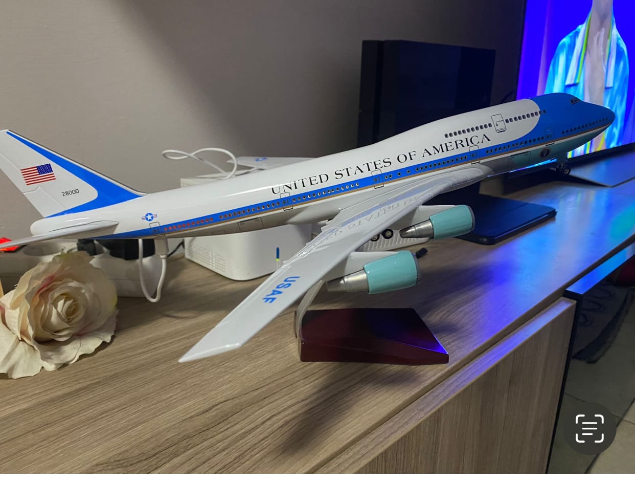 Customer photo review of B747 Air Force One - AF1 - Scale 1/150 - 47cm - 18.5 in