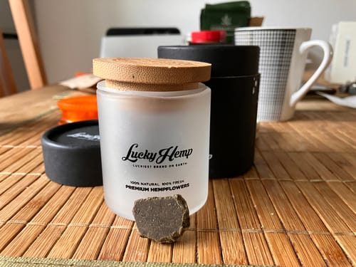 Customer photo review of Power Caramello 47% CBD Glas