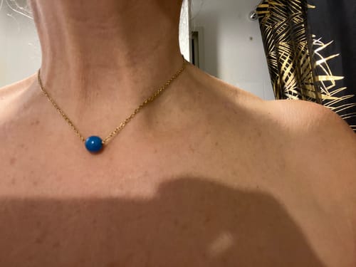 Customer photo review of Collier à perle d'apatite bleue en acier inoxydable