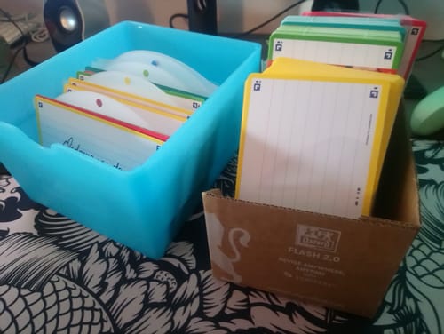 Avis photo d'un client sur OXFORD FLASHBOX # Capacité : 500 flashcards Flash 2.0 (7,5x12,5 cm) - Polypropylène - Bleu pastel