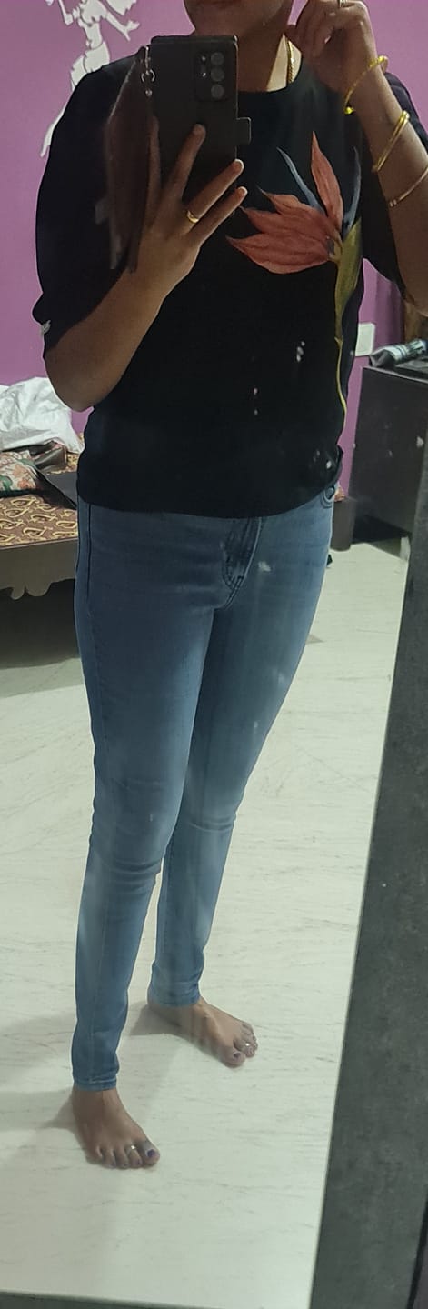 Customer photo review of Cool Expressive Print Pouf Sleeve Top