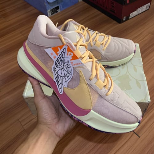 Customer photo review of Giannis Antetokounmpo Freak 5 EP Basketball Shoes