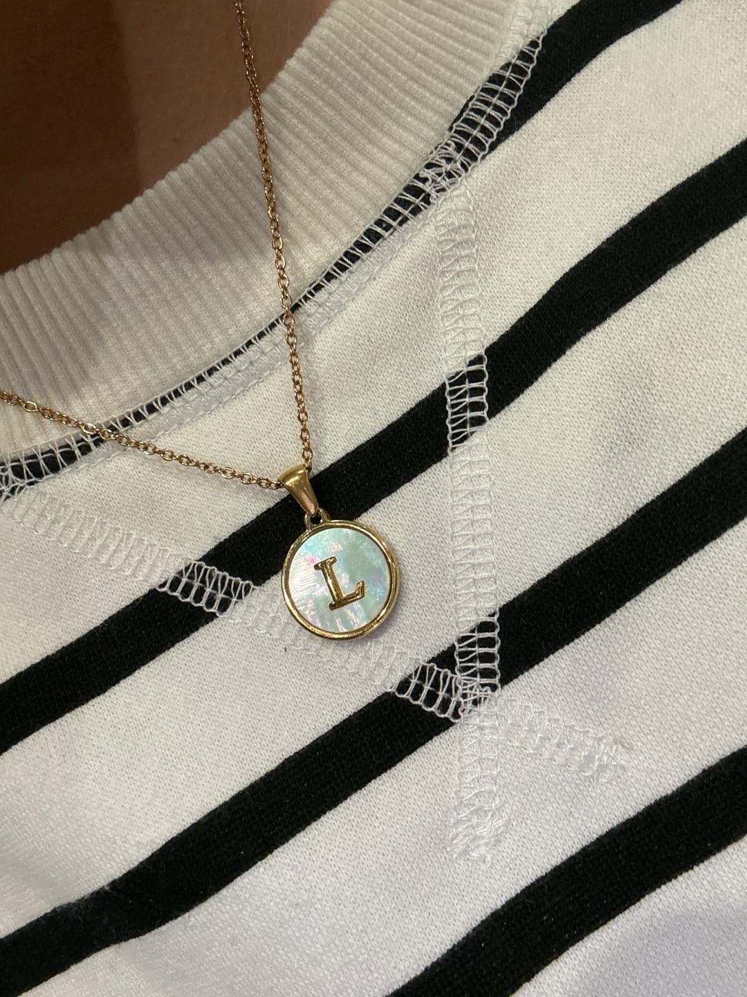 Customer photo review of Collar Concha Nacar con Inicial