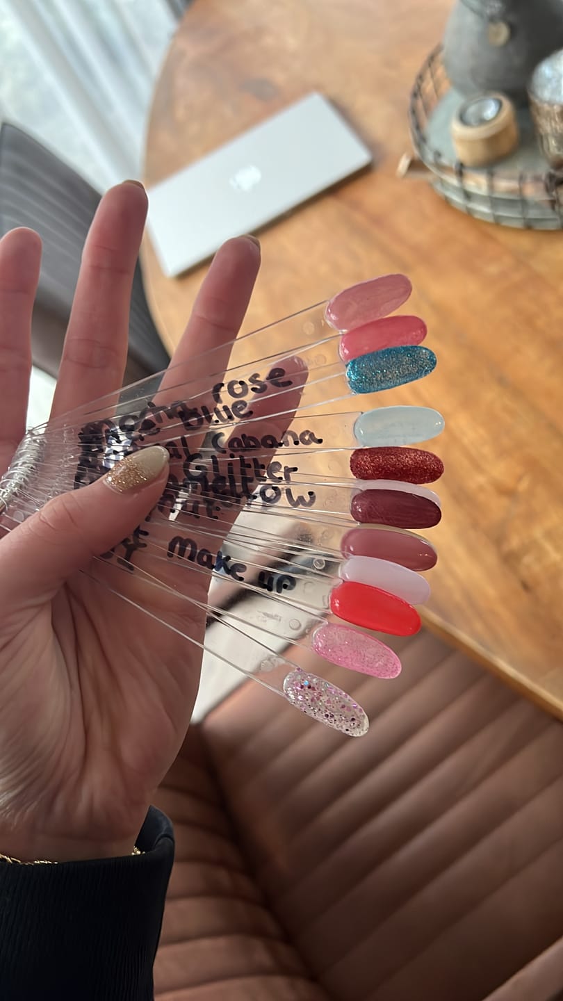Customer photo review of Shallow Gold Dipping Powder