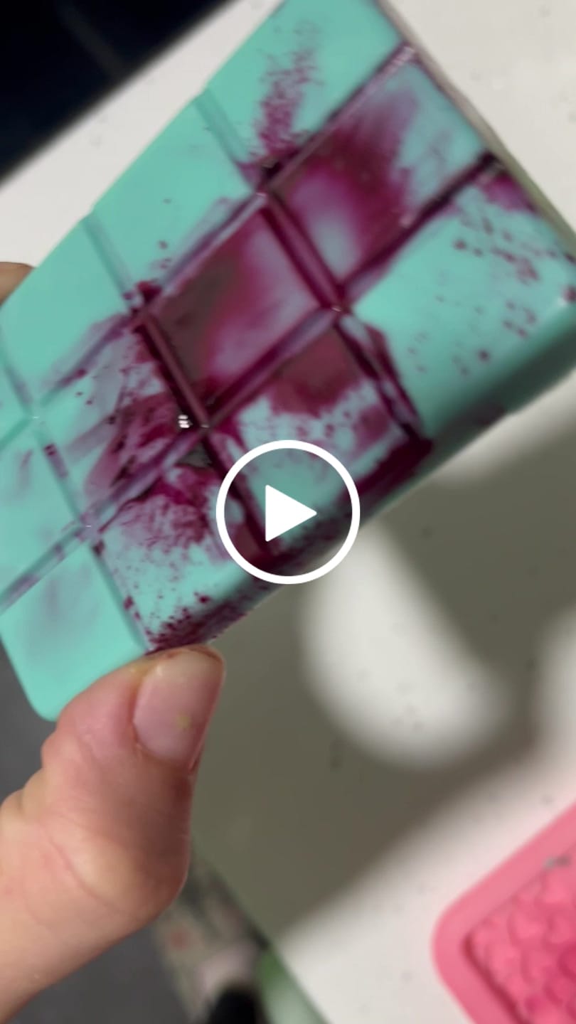 Customer video review of Fragancia BLACK PEONY & WILD EBONY
