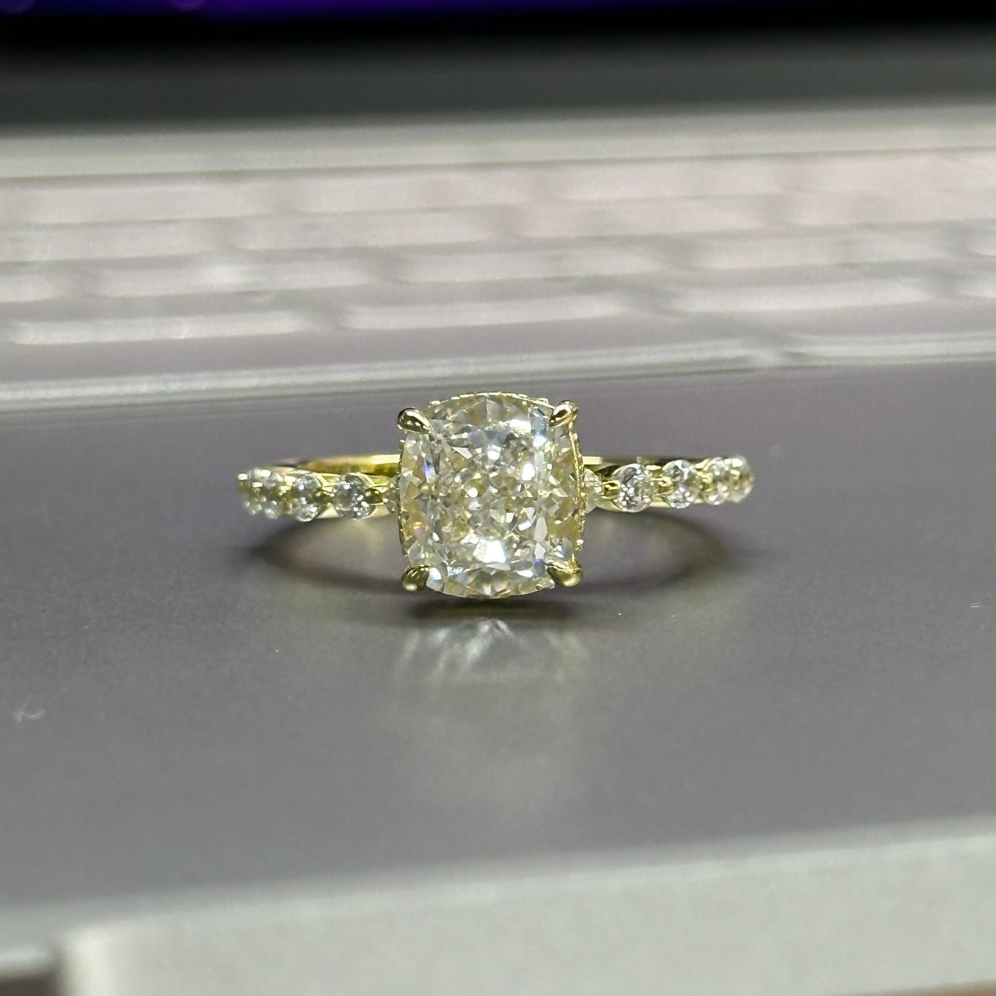 Customer photo review of Louily Exquisite 2.0 Carat Cushion Cut Engagement Ring