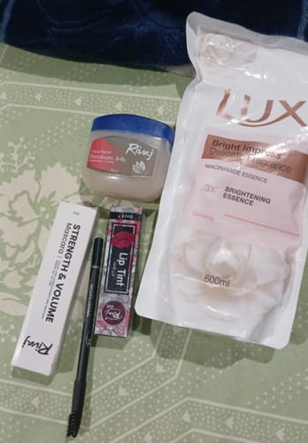 Customer photo review of Lux Bright Impress Body Wash 600ml