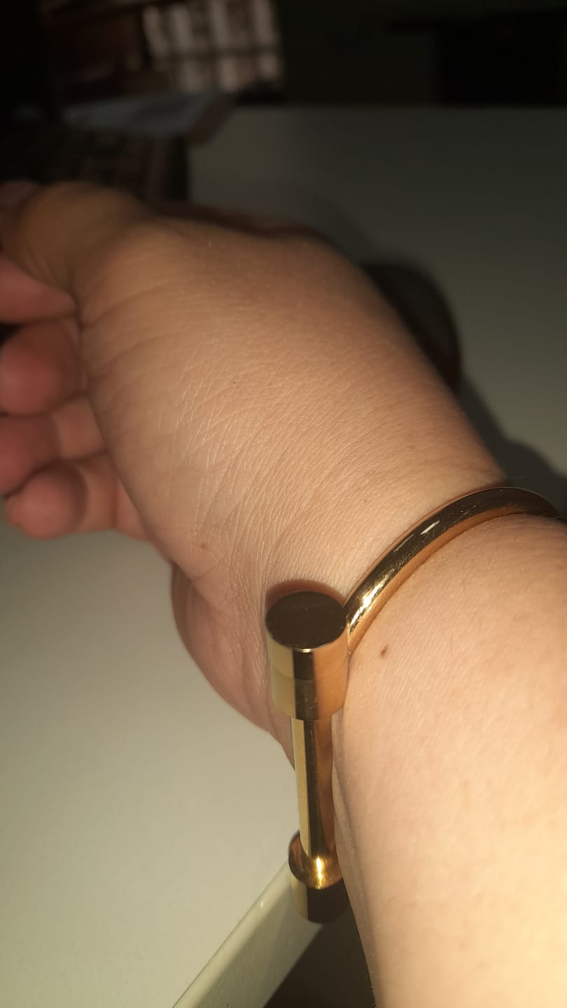 Customer photo review of Bracelete Manguito Parafuso Banhado em Ouro 18K