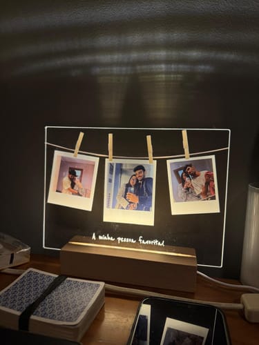 Customer photo review of Lâmpada c/ 3 Memórias Polaroid & Dedicatória