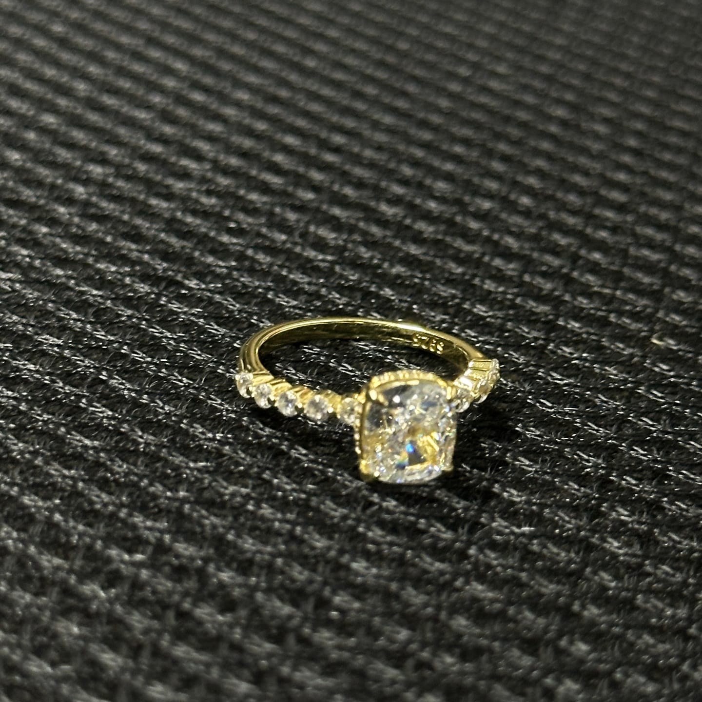 Customer photo review of Louily Exquisite 2.0 Carat Cushion Cut Engagement Ring