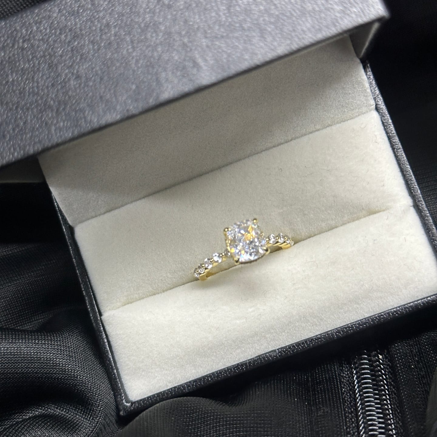 Customer photo review of Louily Exquisite 2.0 Carat Cushion Cut Engagement Ring