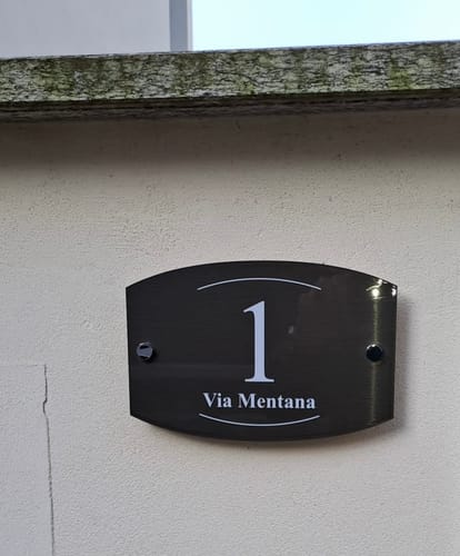 Customer photo review of Numero civico in alluminio modello Noir 001