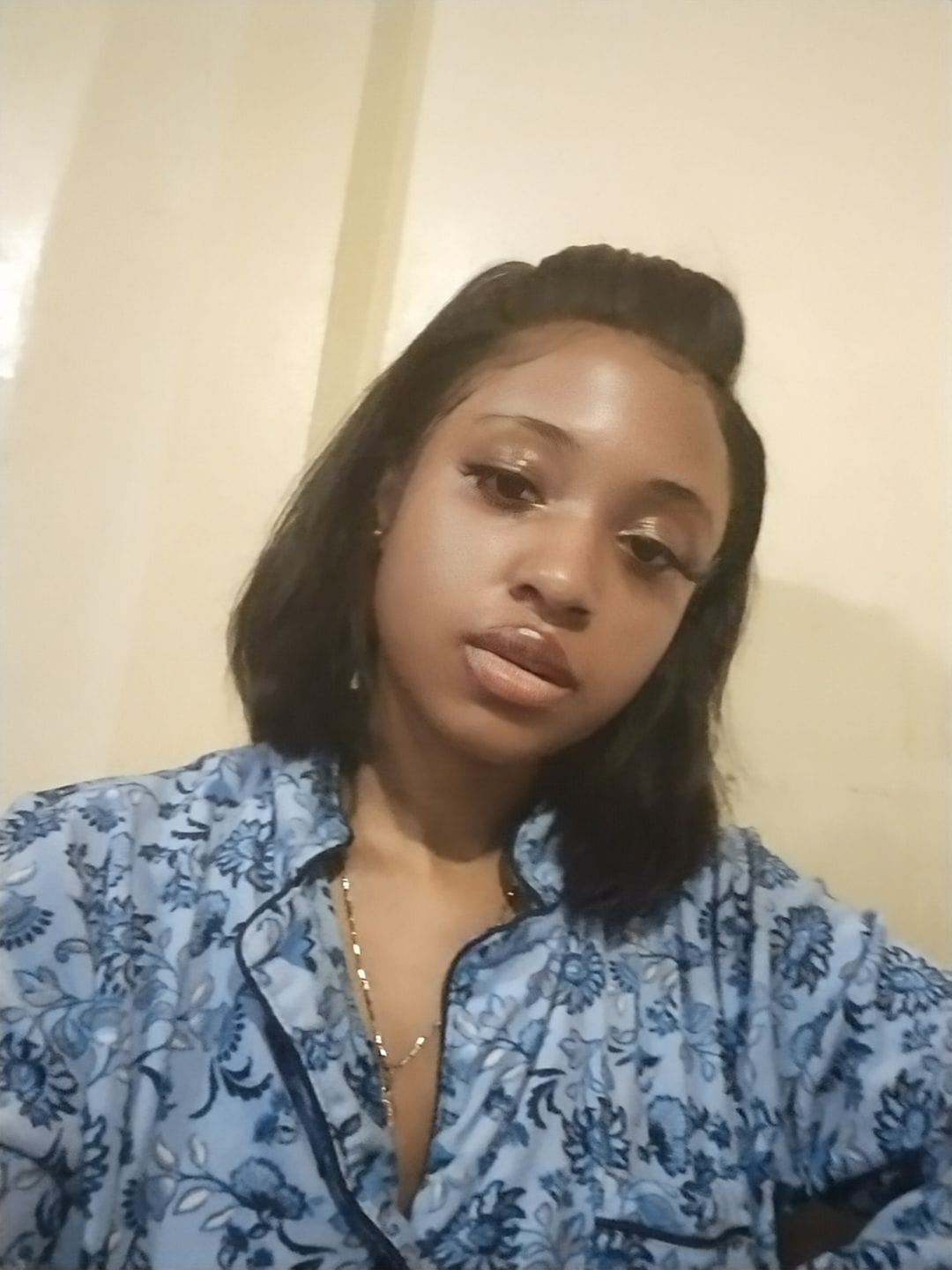 Customer photo review of Luvwin Side Parted Layered Texture Bob Wig 5x5 Closure Wig For Black Women