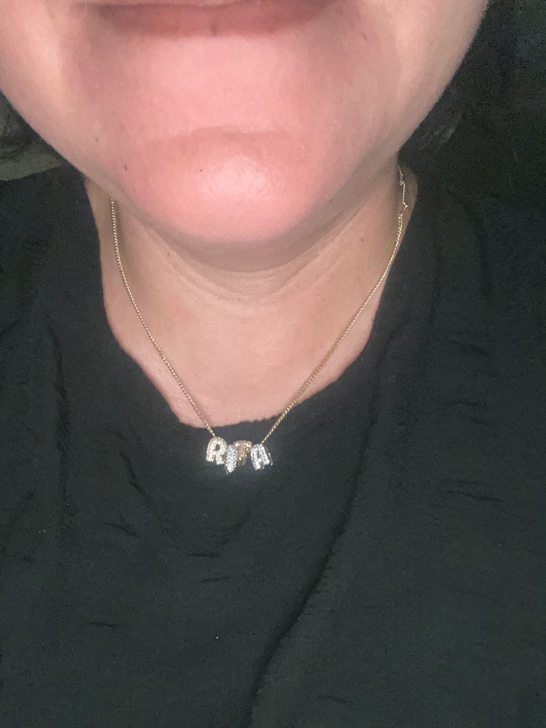 Customer photo review of Personaliza Tu Collar Inicial Mini Bubble Combinado Zirconias