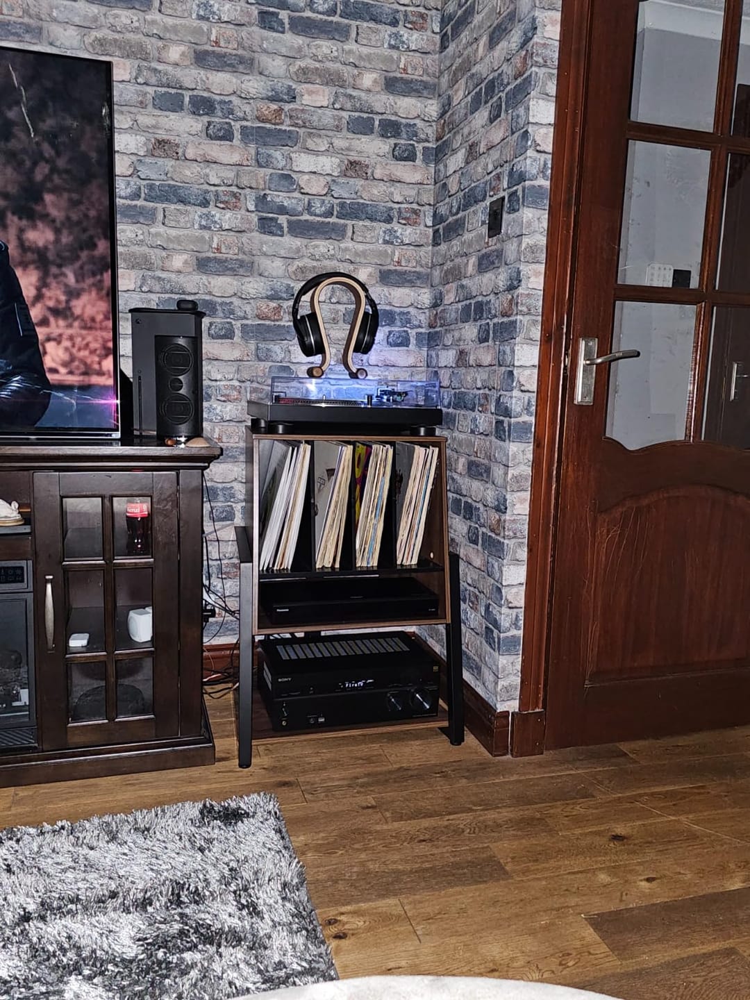 Customer photo review of Record Player Stand Eiffel Series