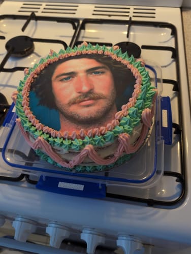 Customer photo review of 20 cm Pre-cut Circle Custom Edible Icing Image