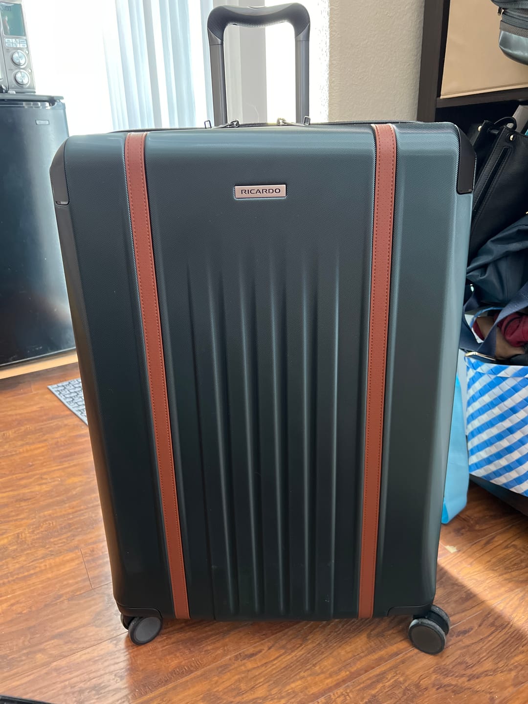 Customer photo review of Montecito 2.0 Hardside Large Check-In Expandable Spinner