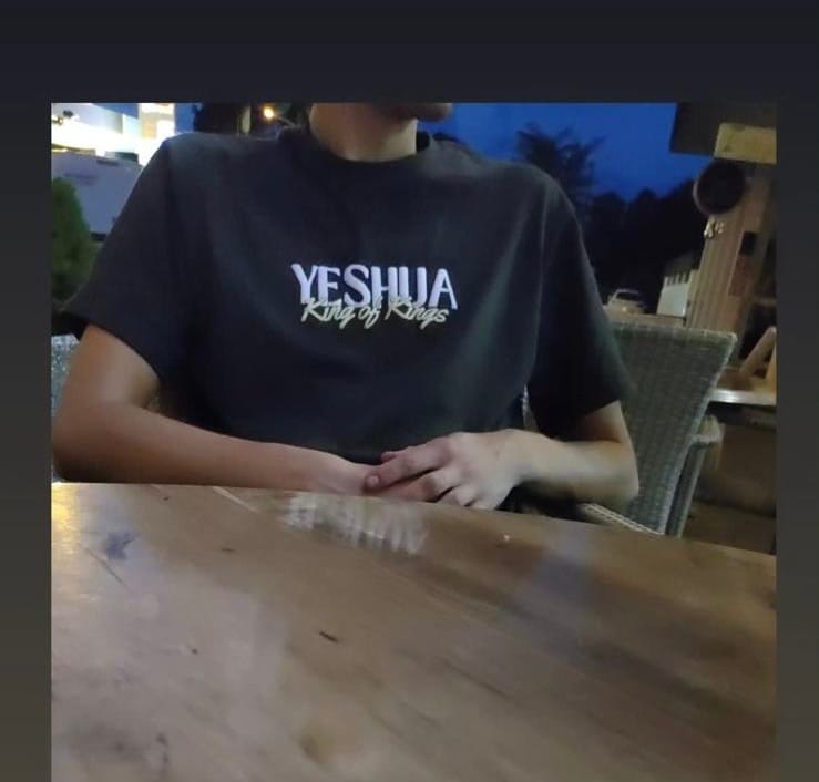 Customer photo review of YESHUA | heavyweight t-shirt