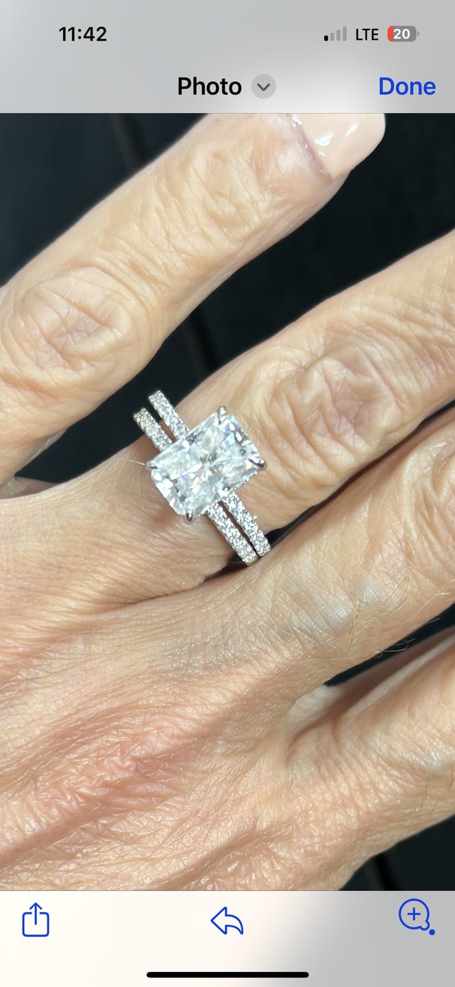 Customer photo review of S925 Moissanite 3.5 Ct Radiant Cut White Gold/Yellow Gold/Rose Gold Wedding Ring For Women