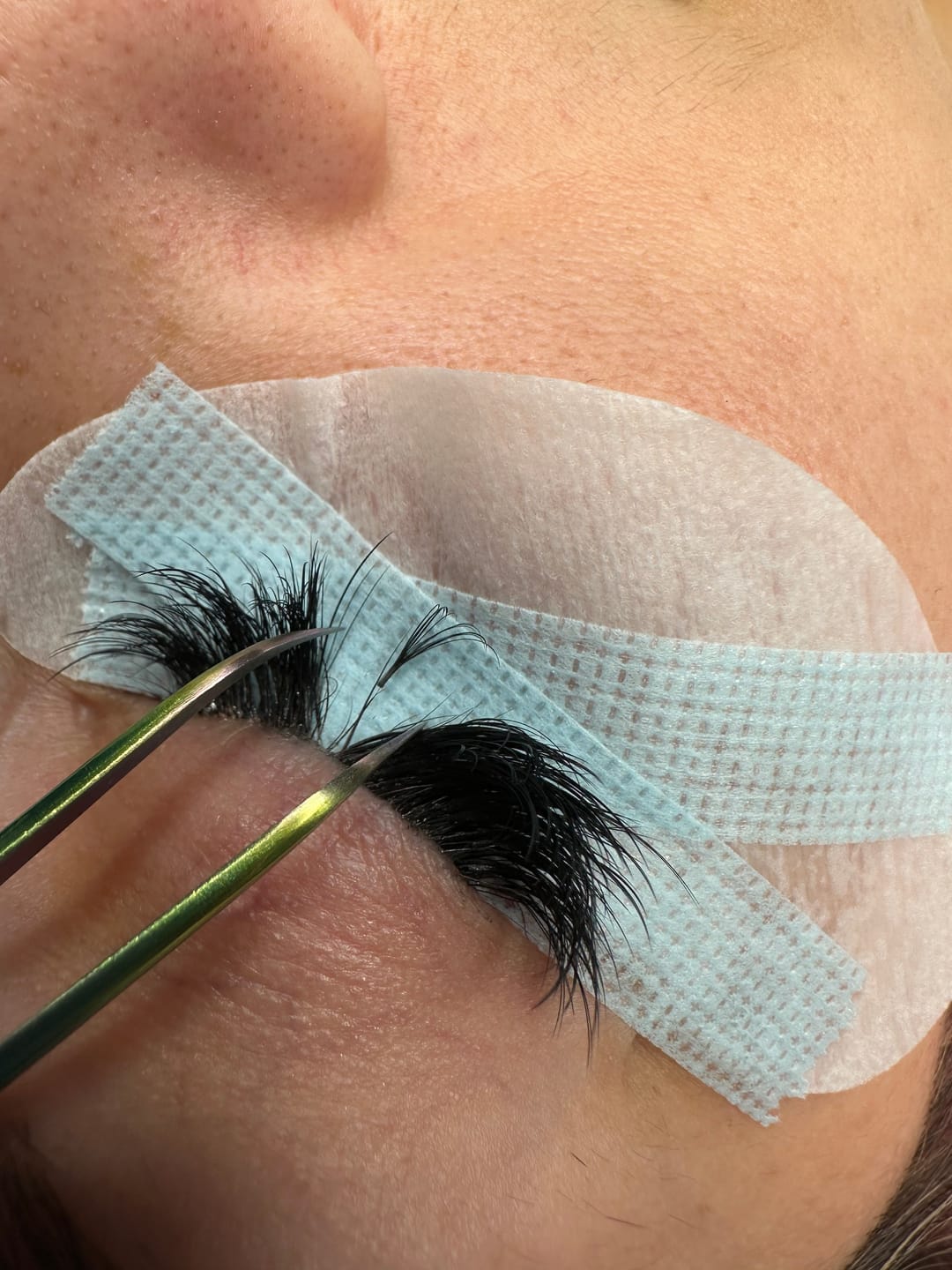 Customer photo review of Giáli Lashes Pro Rapid 0.5-1 Second Professional Eyelash Extension Adhesive