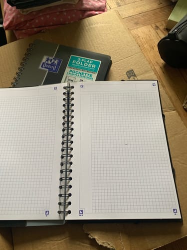Avis photo d'un client sur Cahier à spirales NOMADBOOK OXFORD # Couverture polypro - 160 pages B5 - petits carreaux
