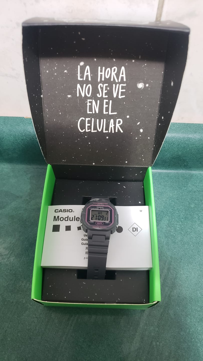 Customer photo review of Reloj Casio Vintage LA-20WH-8ADF Gris Rosado