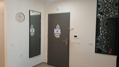 Customer photo review of דלת מראה להסתרת ארון חשמל