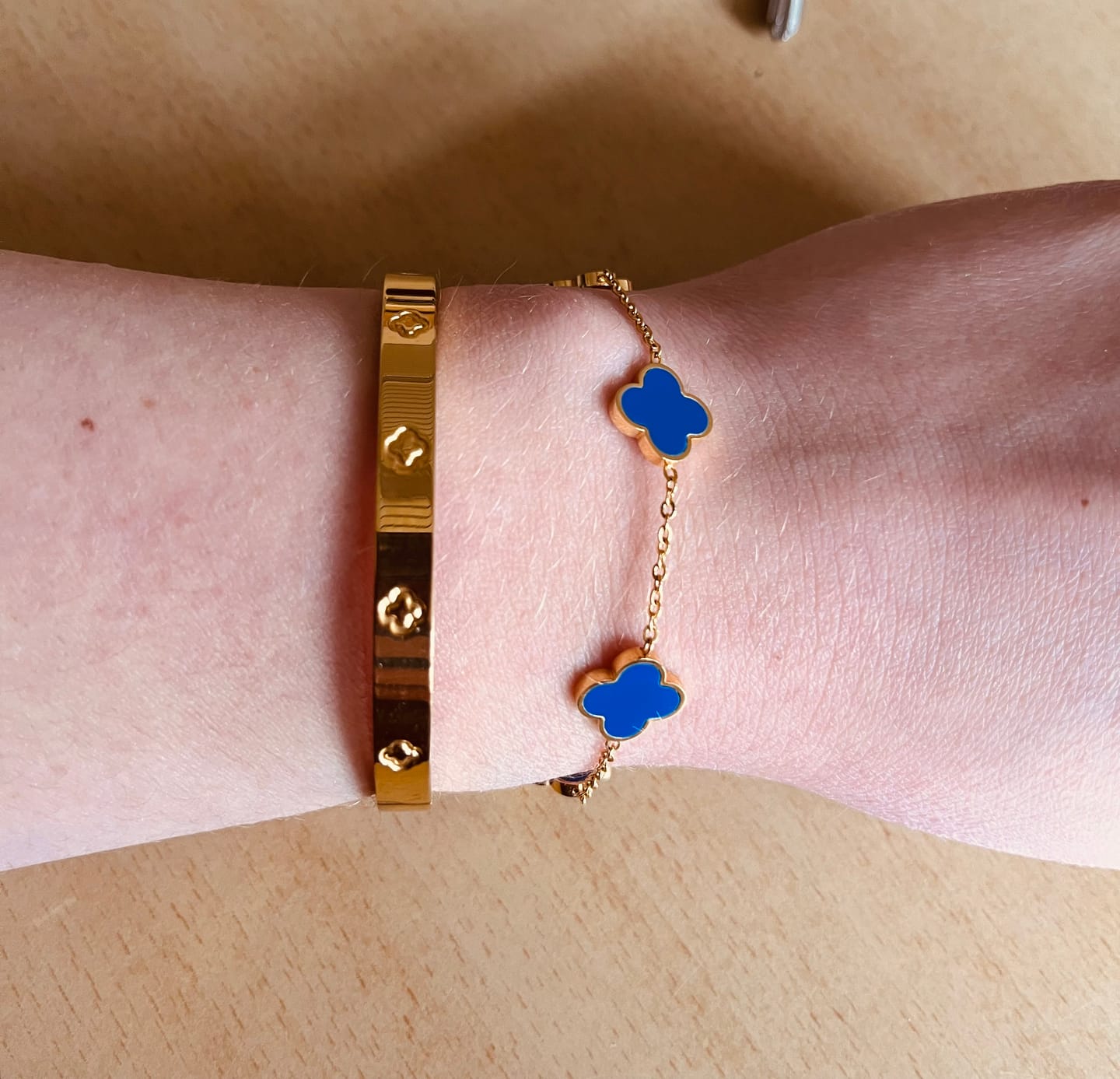 Customer photo review of Blue Clover Armband | 18K vergoldet