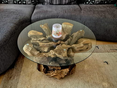 Customer photo review of Handgearbeiteter Couchtisch IKAL aus Wurzelholz inkl. Glasscheibe Ø 80 cm
