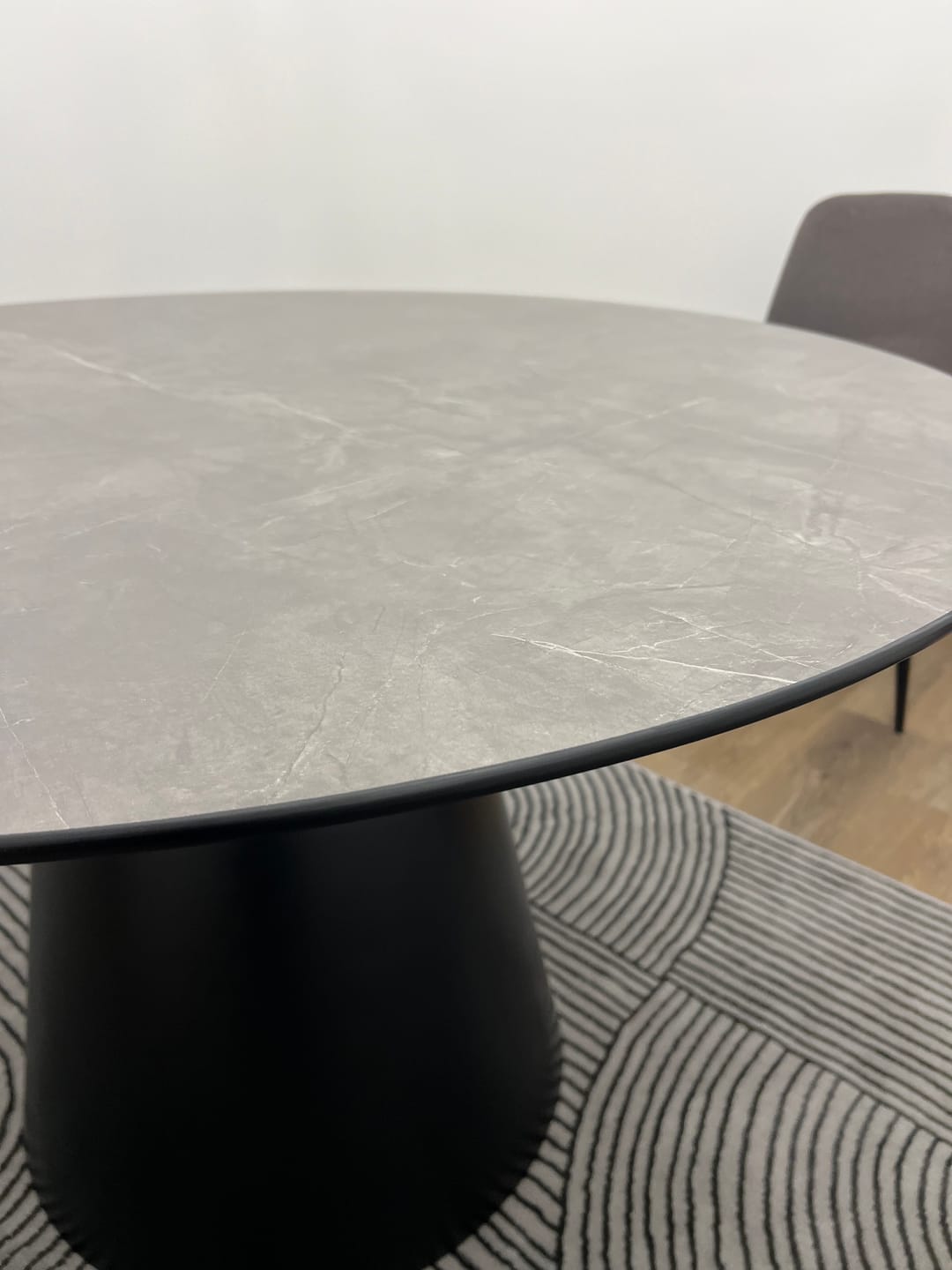 Customer photo review of Masa ANGEL, gri inchis/negru, 120x120x76 cm