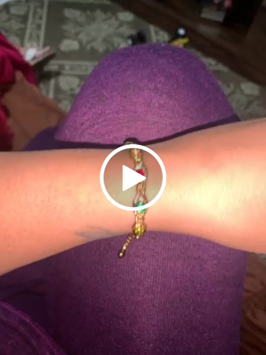 Customer video review of Pulseira Chloé Banhado em Ouro 18k