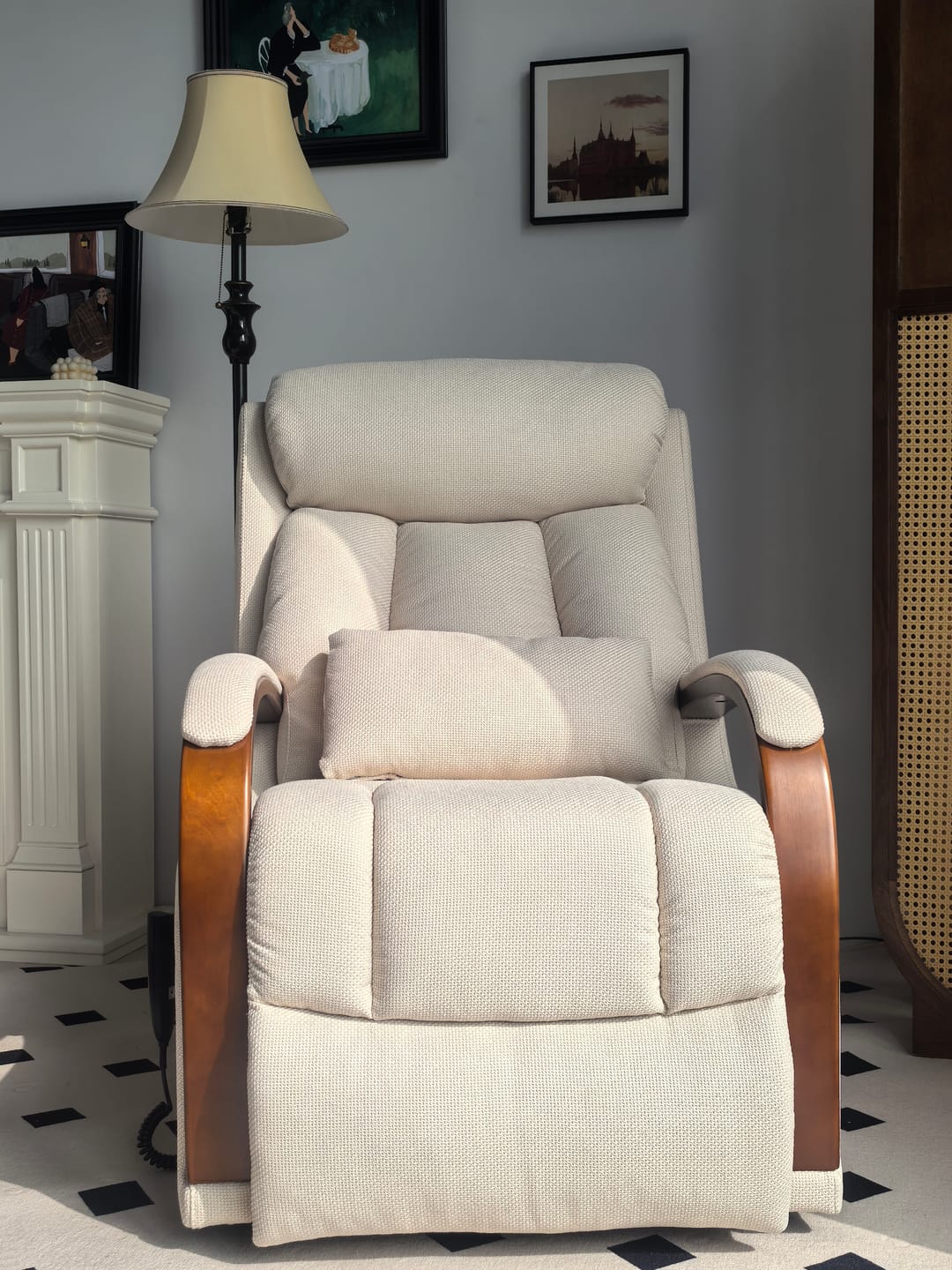 Customer photo review of 9185 Small Power Lift Recliner For Elderly(Cotton Linen Beige)