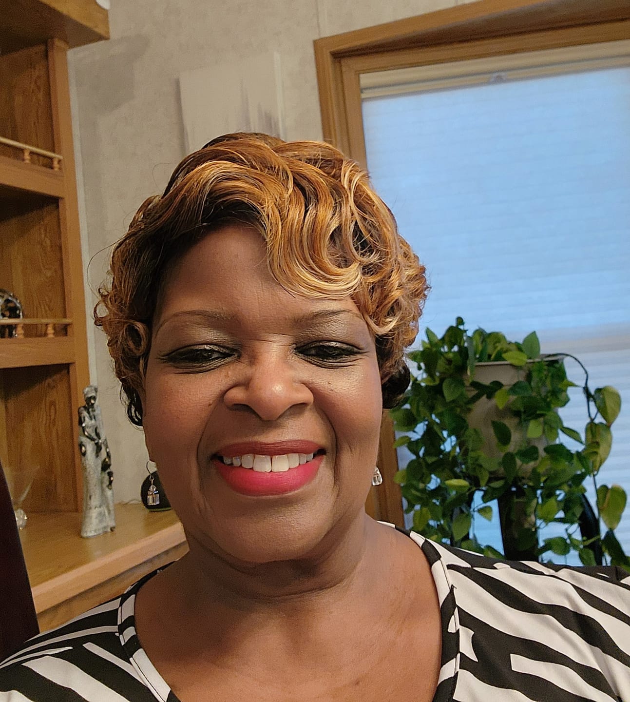 Customer photo review of Vanessa Synthetic Reverse J Part Wig - RJ SALOME