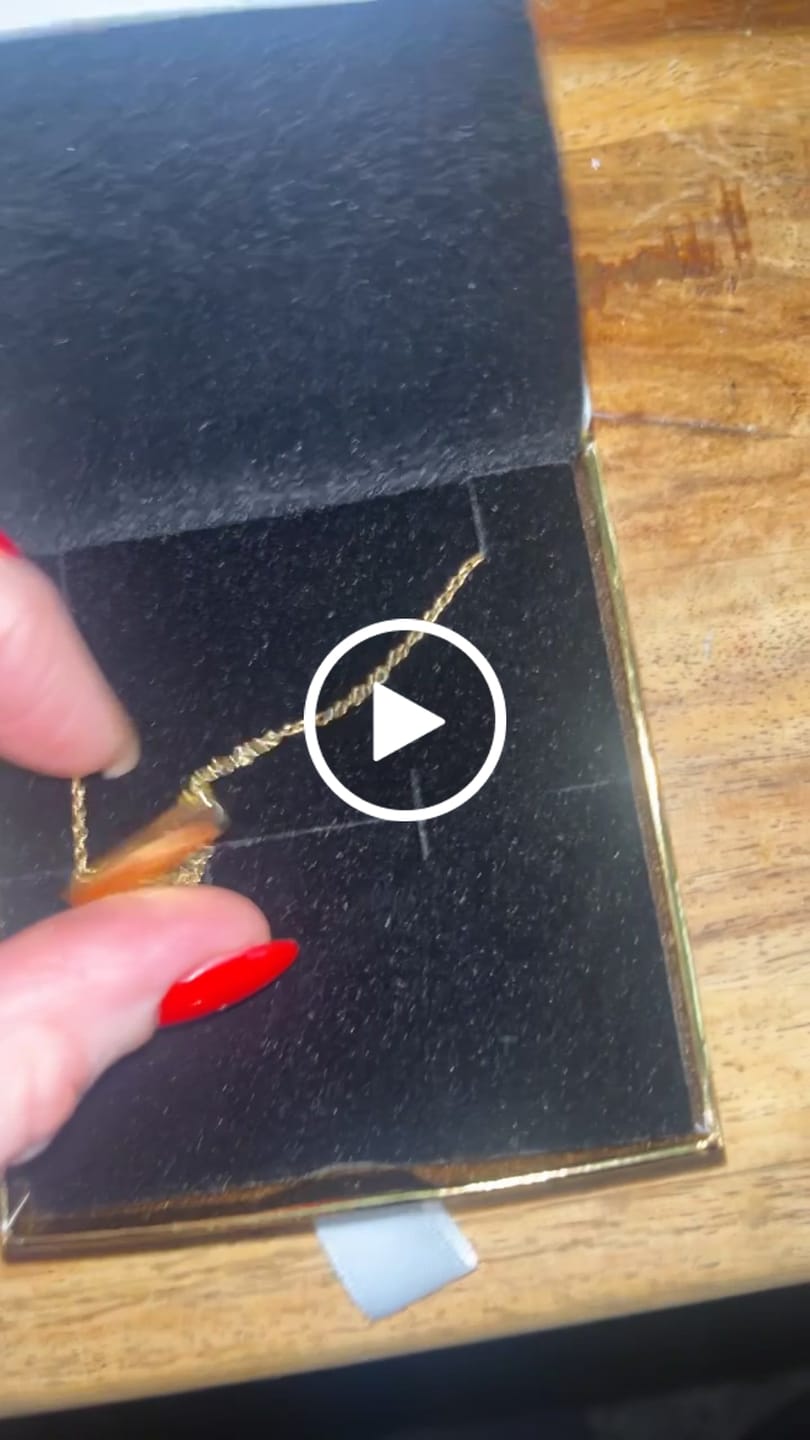 Customer video review of 2cm Letter Bar Necklace Gold Horizontal