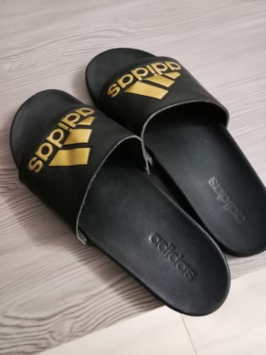 Customer photo review of adidas Men's Adilette Comfort Slides