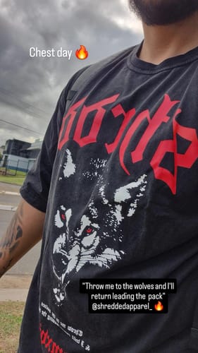 Customer photo review of Wolves - Pump cover - Oversized Gym T-shirt  - Acid Wash / Red